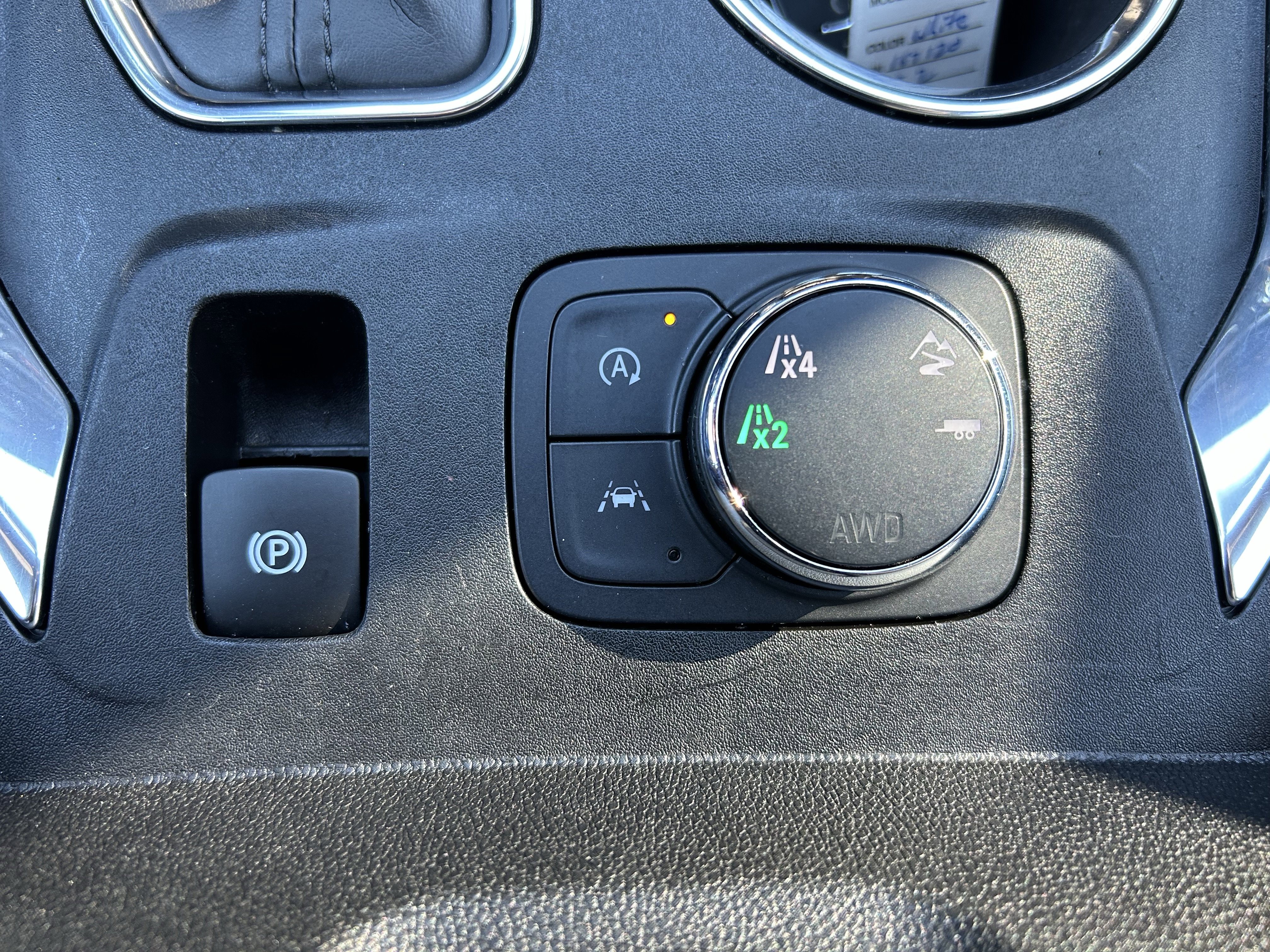 Used 2023 Chevrolet Traverse Premier image 34