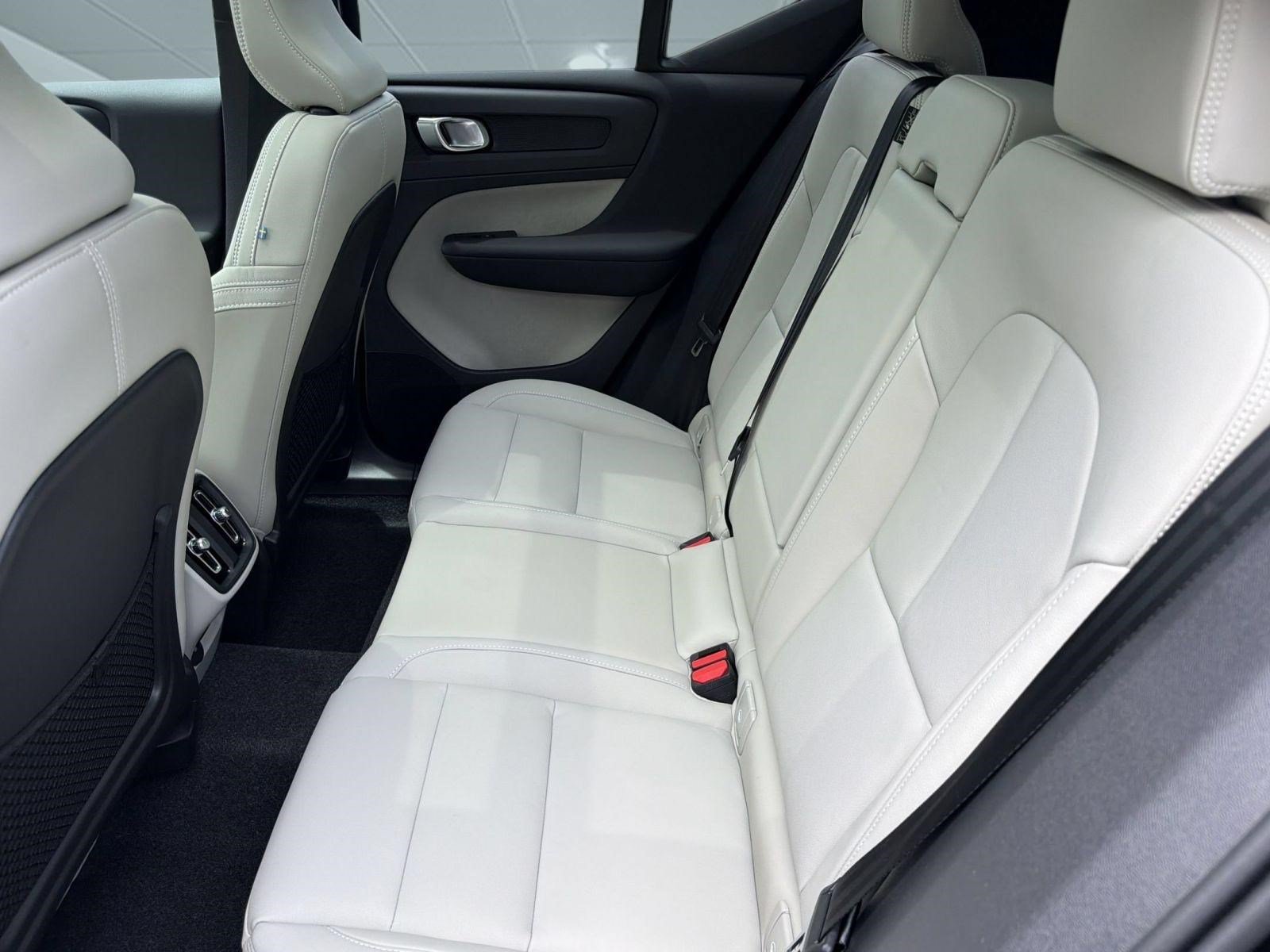 New 2026 Volvo XC40 B4 Plus w/ Climate Package FWD image 22