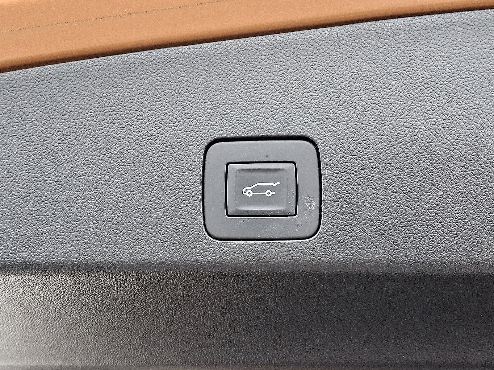 Certified 2025 Buick Encore GX Avenir w/ Avenir Technology Package image 31