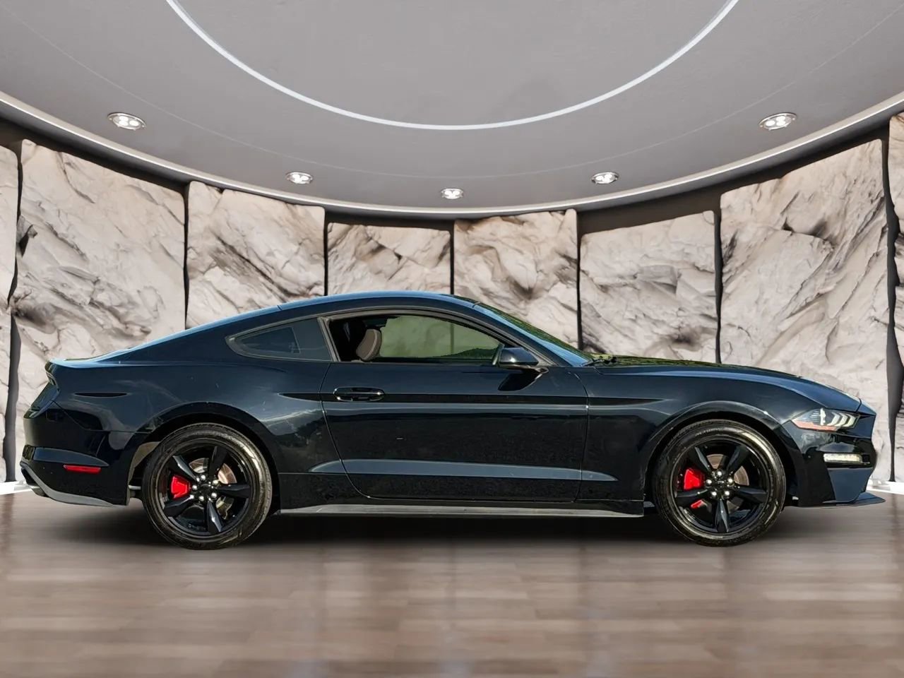Used 2020 Ford Mustang Coupe RWD image 4