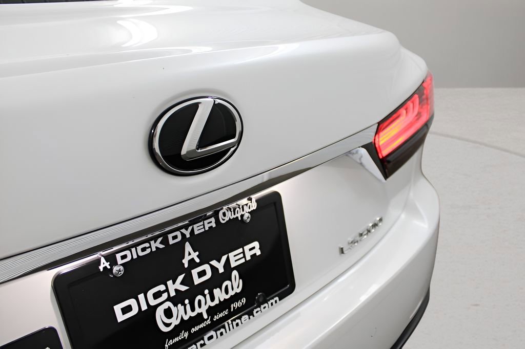 Used 2023 Lexus LS 500 w/ Interior Upgrade Package image 34