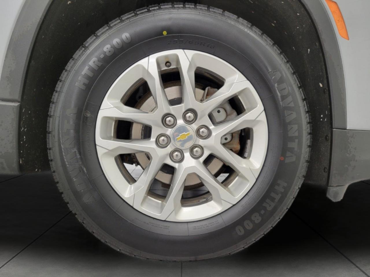 Used 2023 Chevrolet Traverse LS w/ Safety Package AWD/4WD image 3
