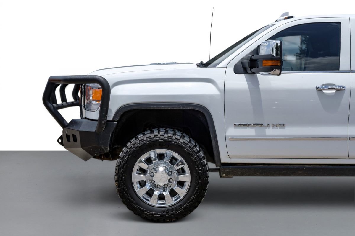 Used 2015 GMC Sierra 2500 Denali w/ Duramax Plus Package AWD/4WD image 10