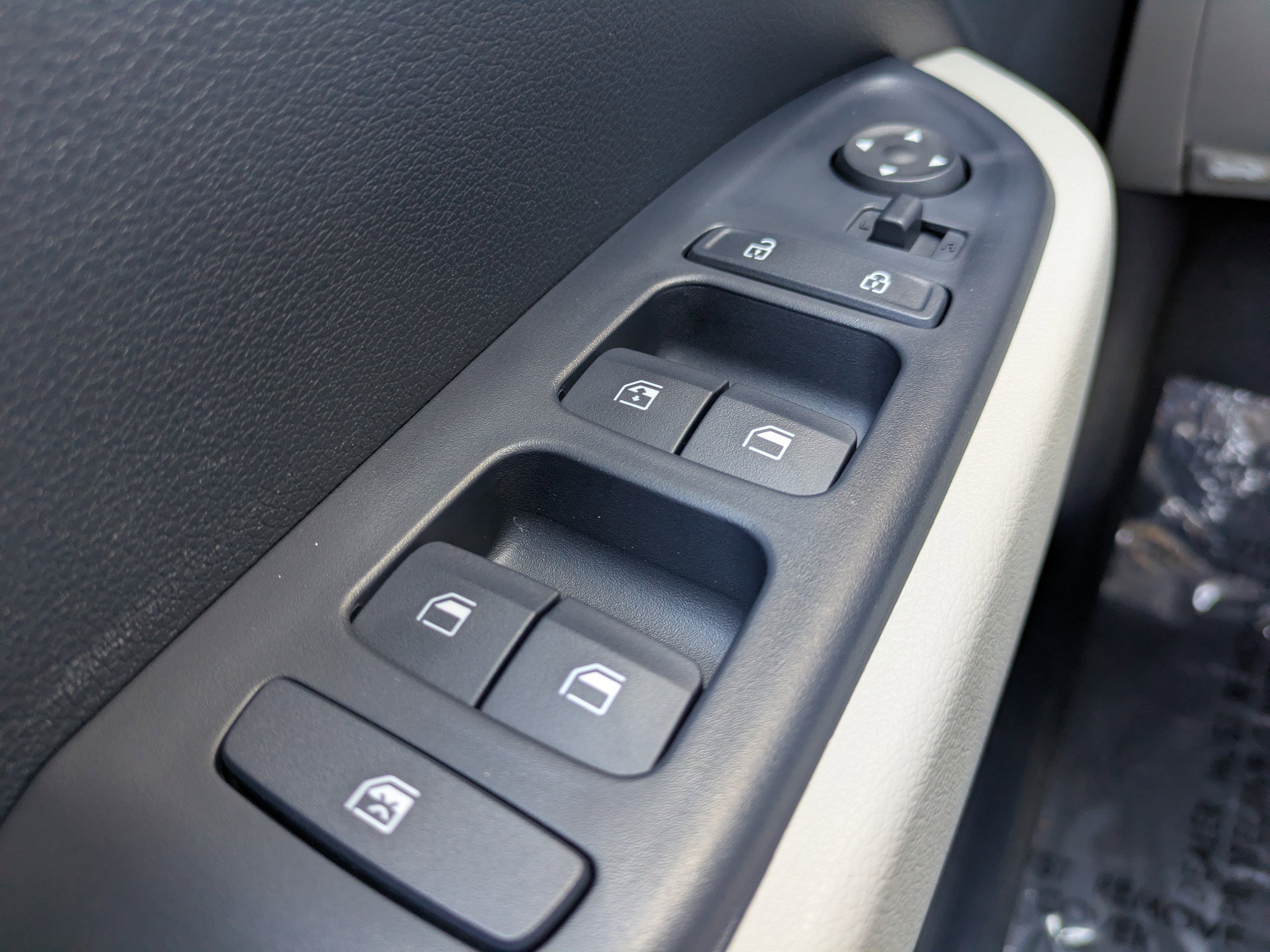 Used 2021 Hyundai Venue w/ Cargo Package image 17