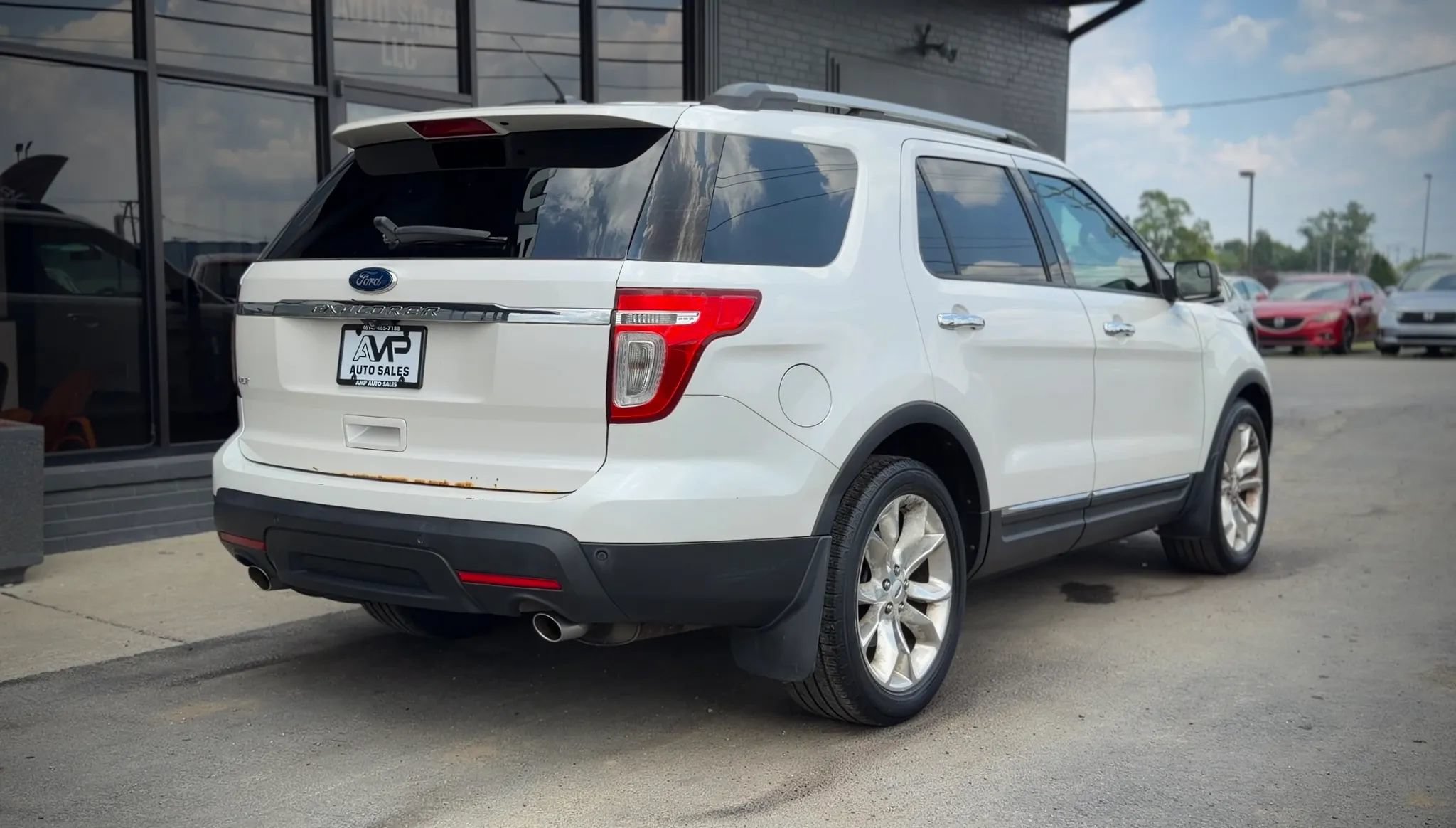 Used 2012 Ford Explorer XLT FWD image 2