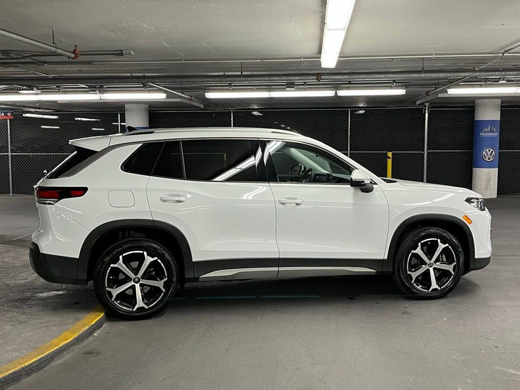 New 2025 Volkswagen Tiguan SE image 41