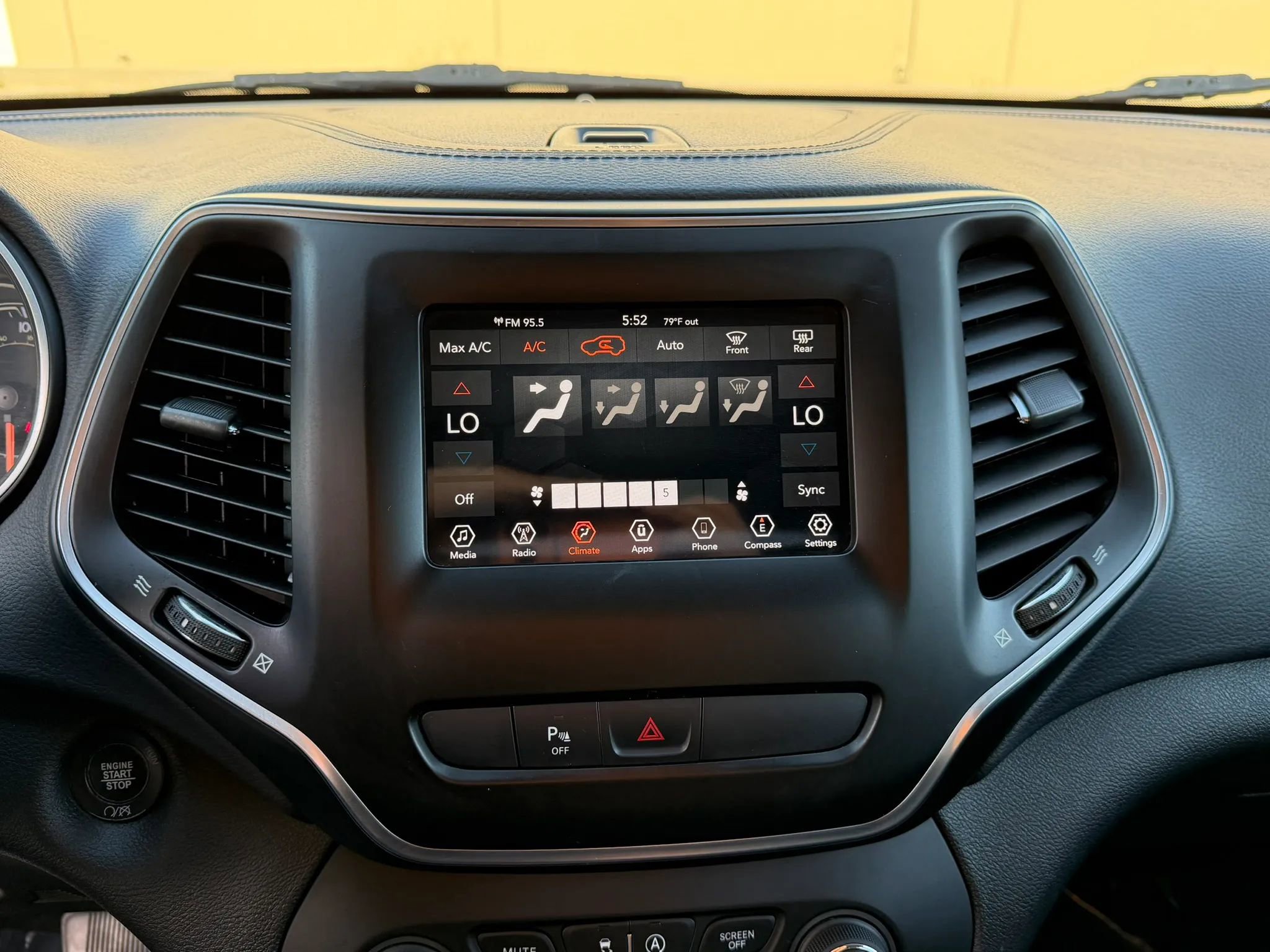 Used 2020 Jeep Cherokee Latitude Plus FWD image 22