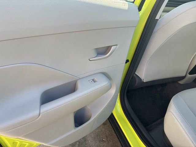 Used 2024 Hyundai Kona SE image 32