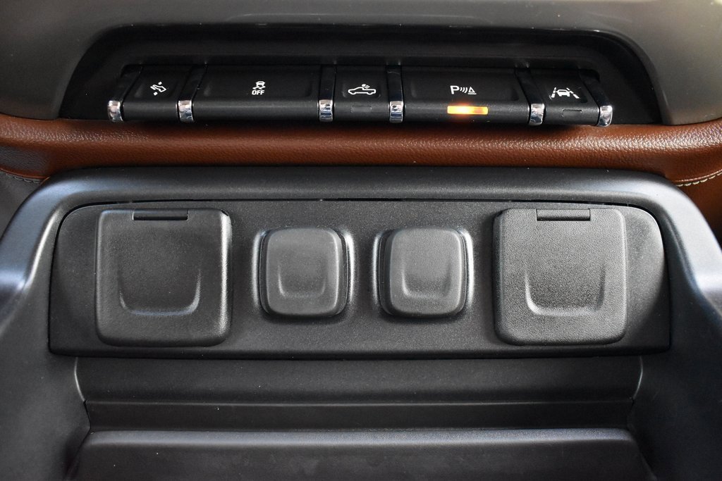 Used 2018 Chevrolet Silverado 1500 High Country image 18