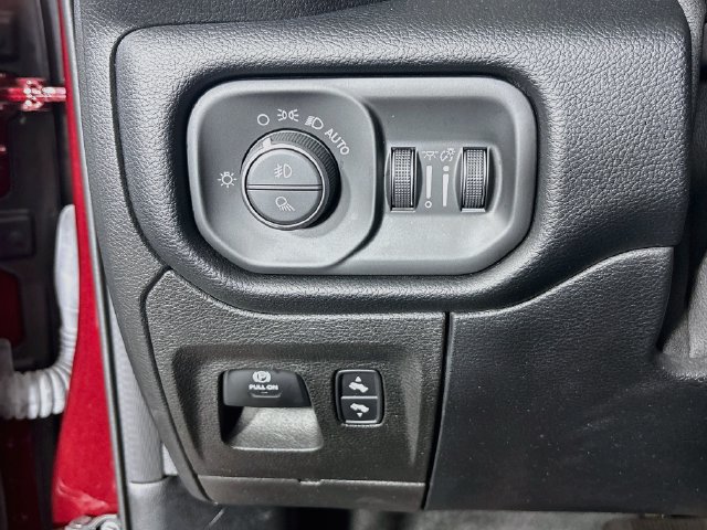 Used 2021 RAM 1500 Laramie w/ Sport Appearance Package AWD/4WD image 10