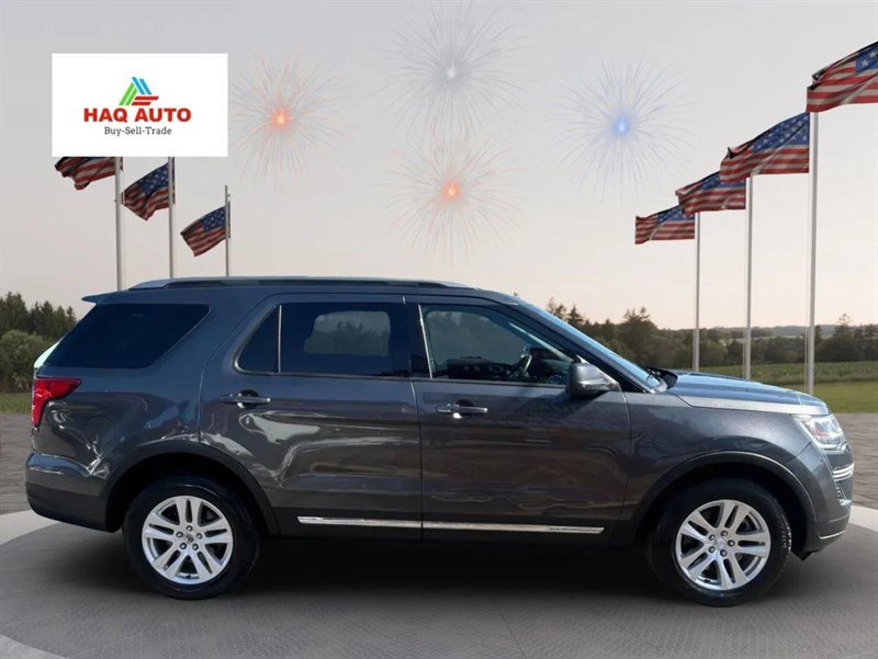 Used 2019 Ford Explorer XLT image 4