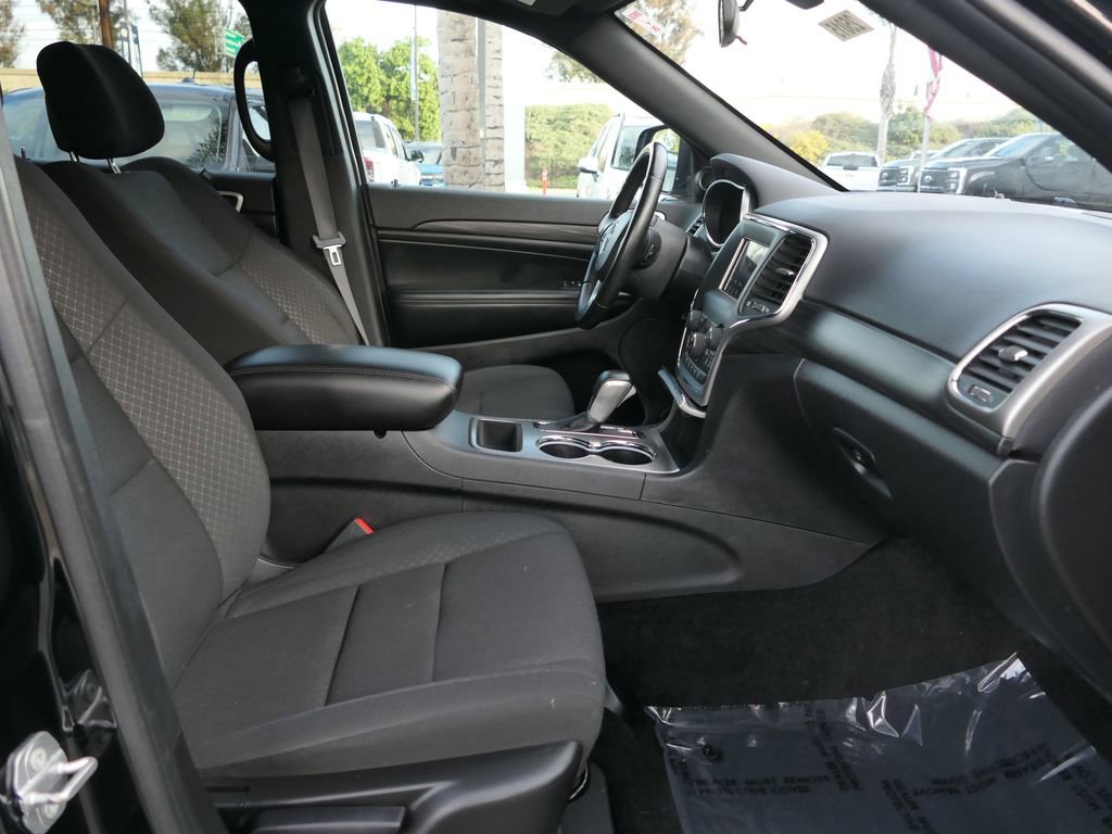 Used 2021 Jeep Grand Cherokee Laredo image 29