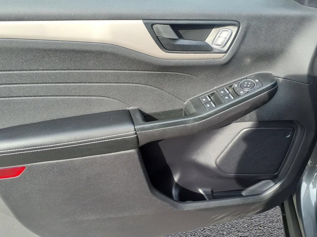 Used 2022 Ford Escape SE w/ Cold Weather Package AWD/4WD image 17