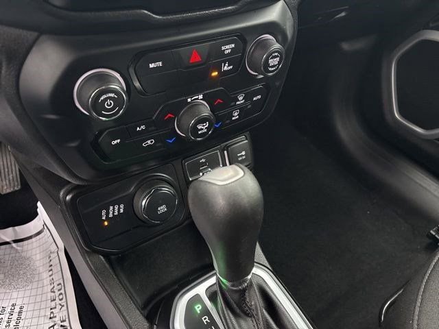 Used 2021 Jeep Renegade Latitude image 24