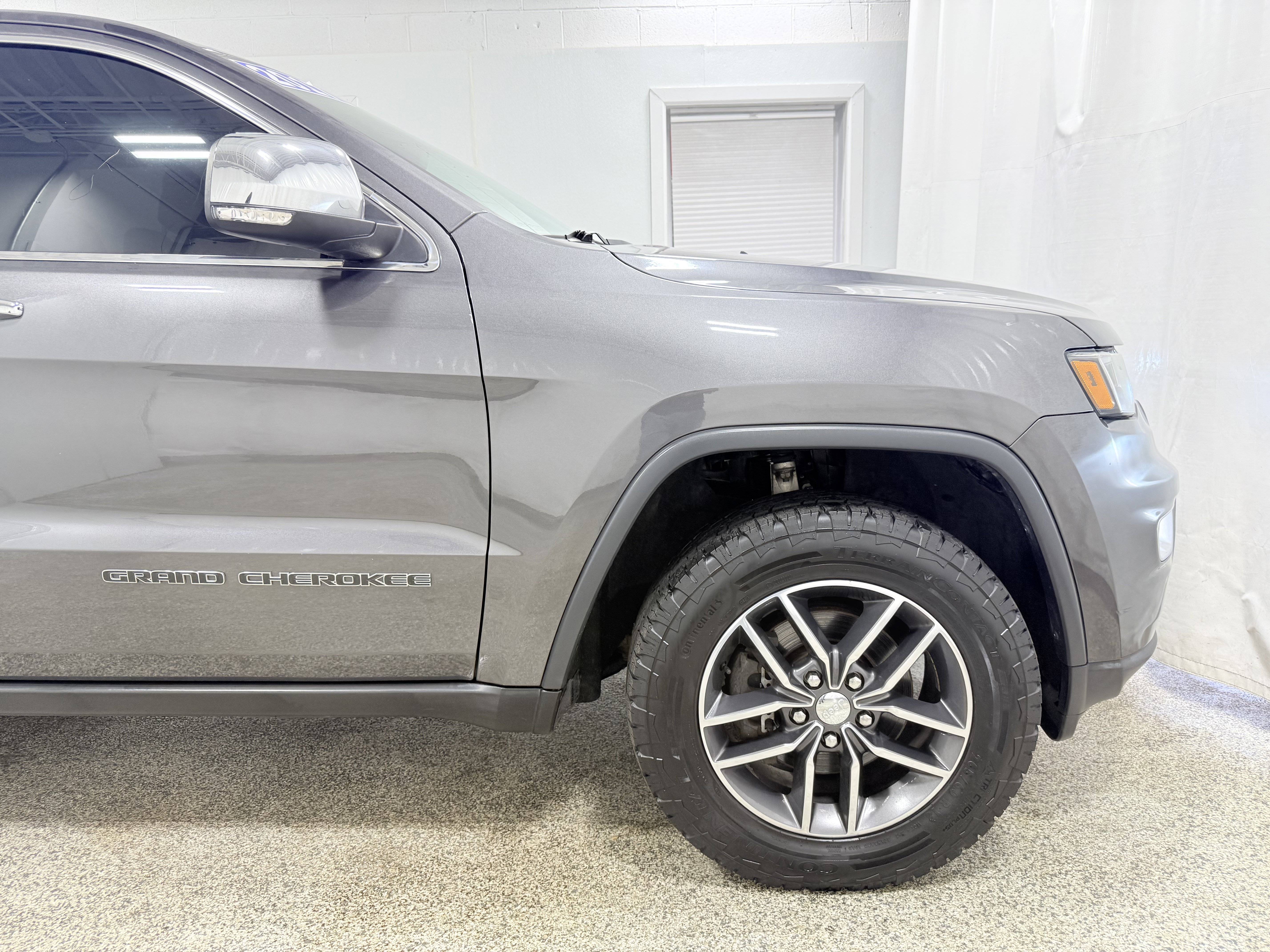 Used 2017 Jeep Grand Cherokee Limited w/ Luxury Group II AWD/4WD image 24