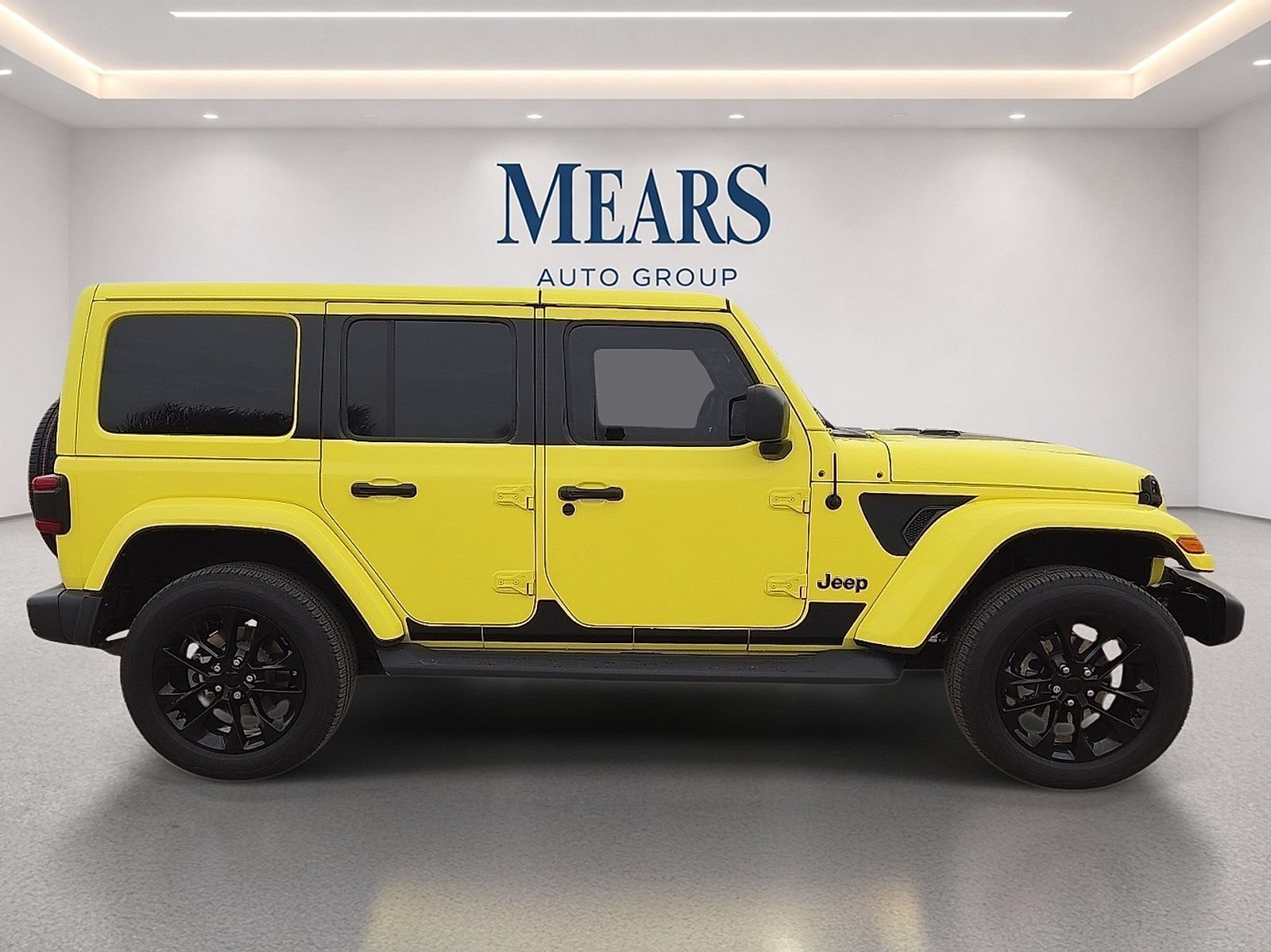 Used 2023 Jeep Wrangler Unlimited Sahara w/ Cold Weather Group AWD/4WD image 6