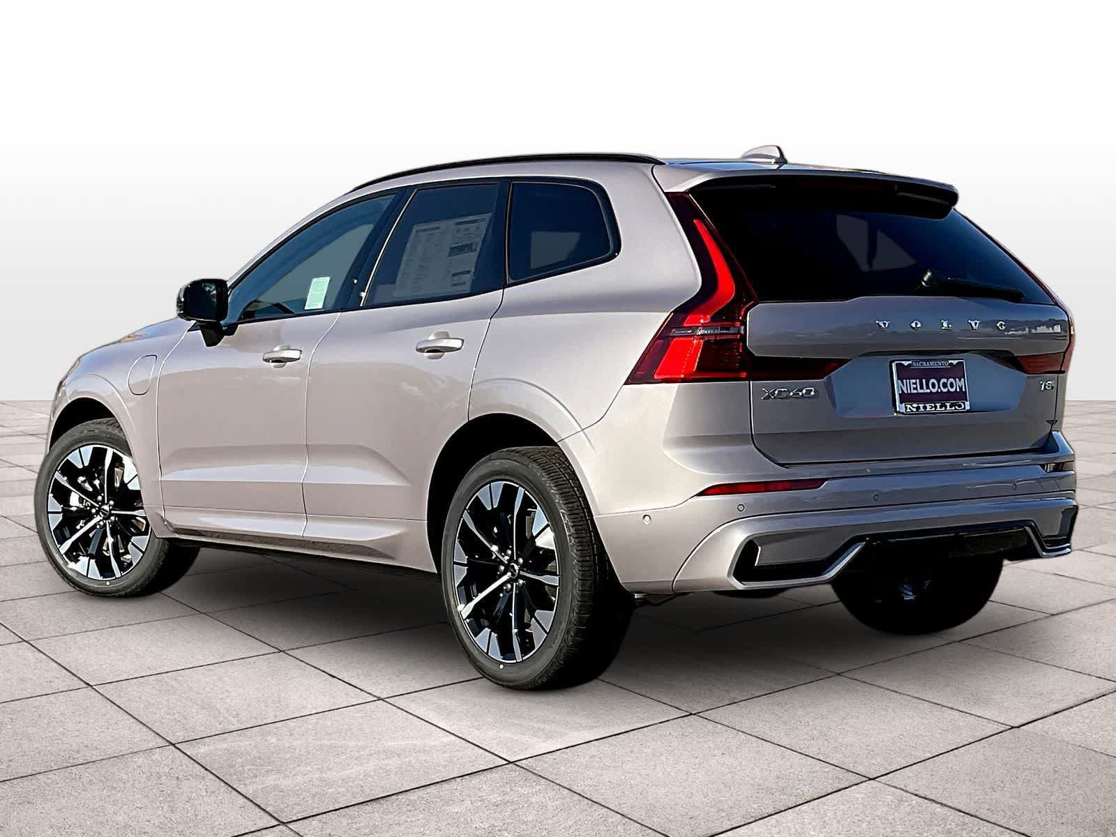 New 2026 Volvo XC60 T8 Plus w/ Climate Package PRO AWD/4WD image 3