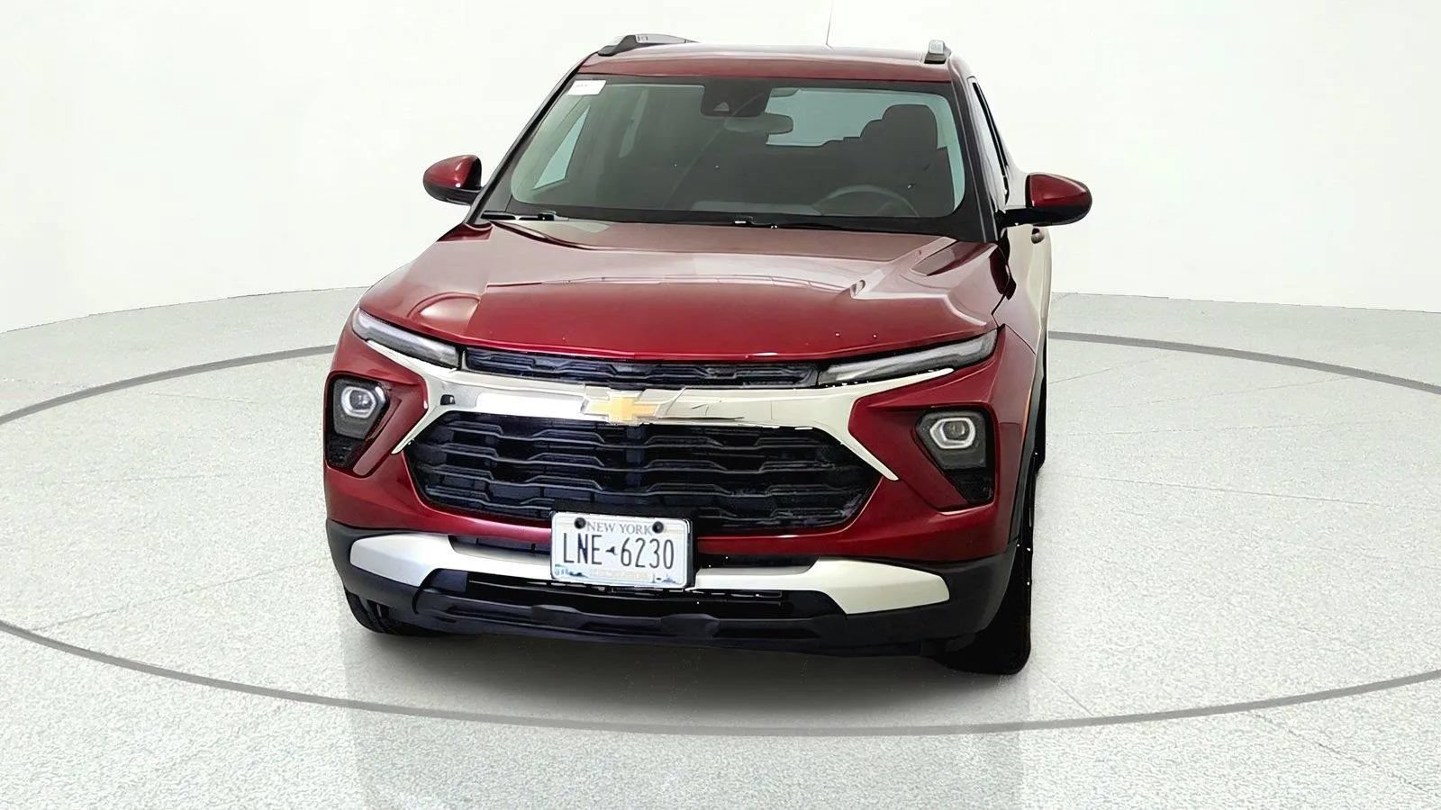 Used 2025 Chevrolet TrailBlazer LT AWD/4WD image 2