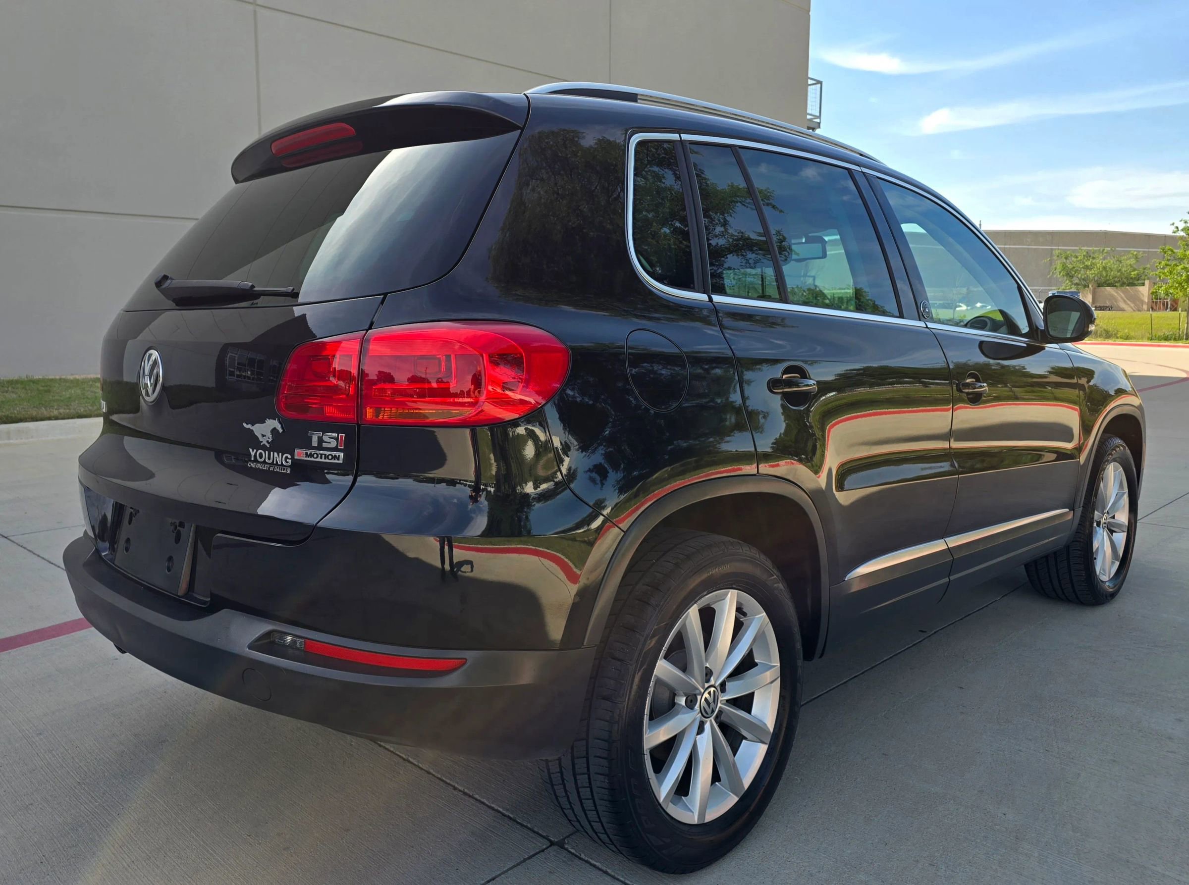 Used 2017 Volkswagen Tiguan Wolfsburg Edition AWD/4WD image 6