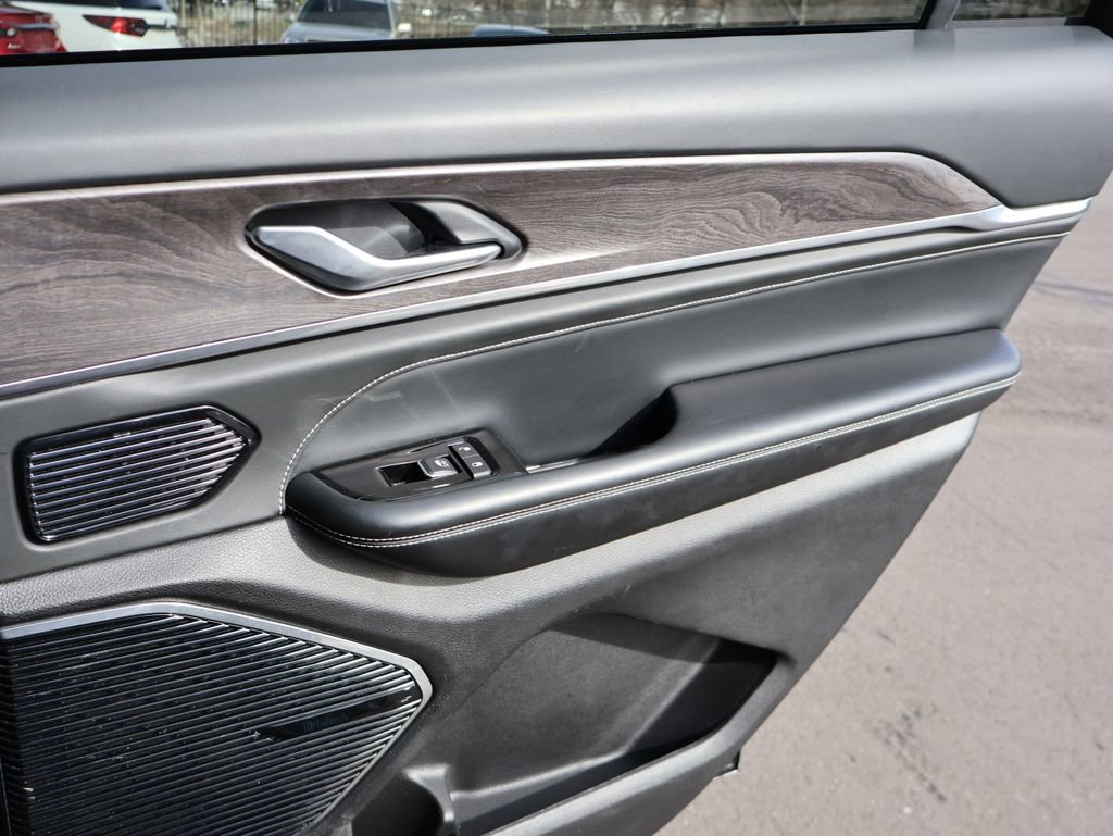 Used 2023 Jeep Grand Cherokee L Overland image 15