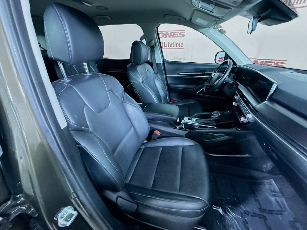 Used 2023 Kia Telluride S AWD/4WD image 32