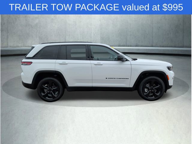 Used 2025 Jeep Grand Cherokee Limited w/ Black Appearance Package AWD/4WD image 8