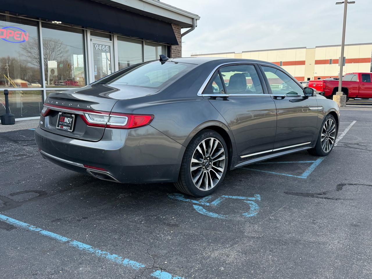 Used 2019 Lincoln Continental Select w/ Continental Climate Package AWD/4WD image 3