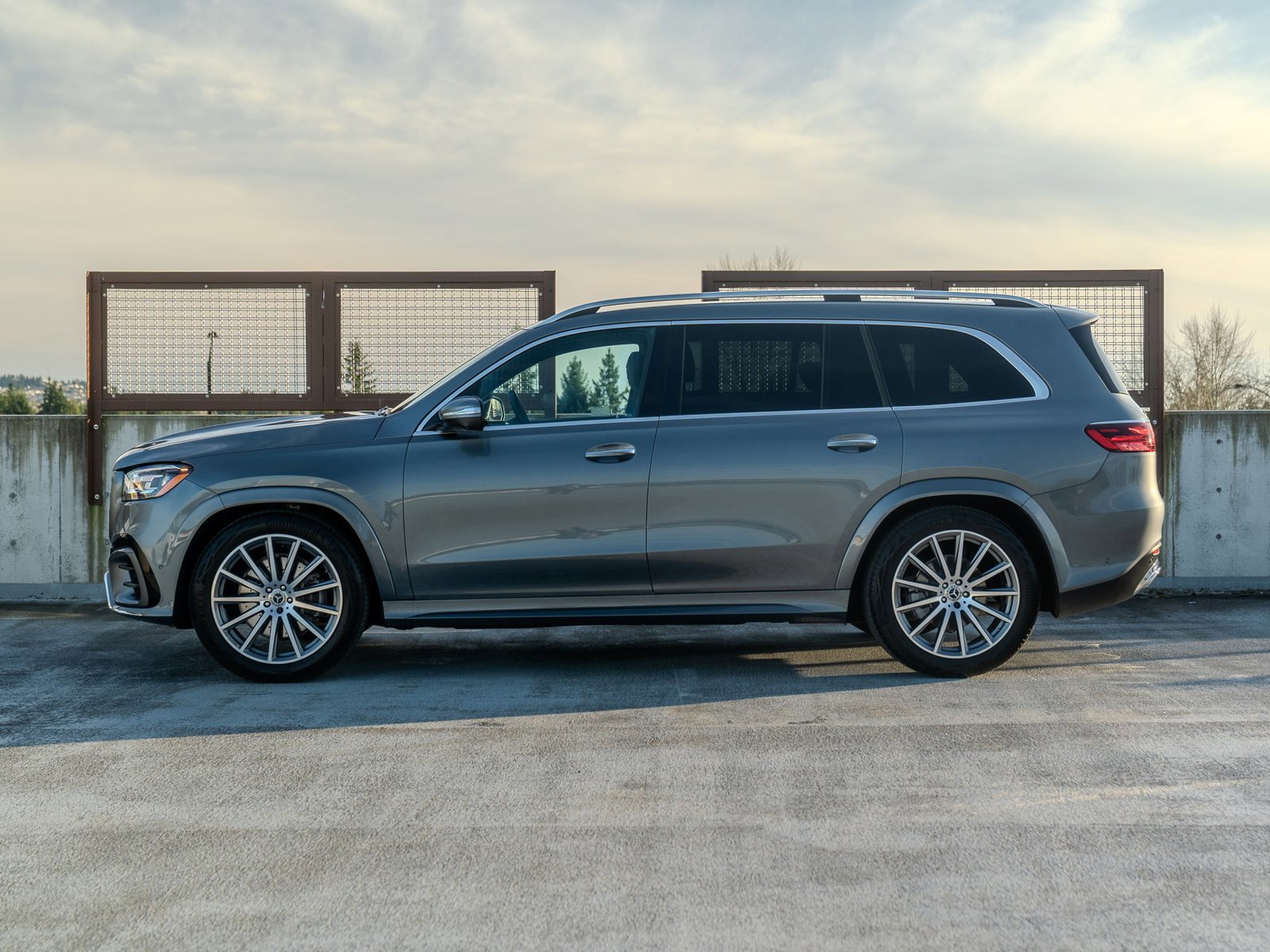 Used 2025 Mercedes-Benz GLS 450 4MATIC image 4