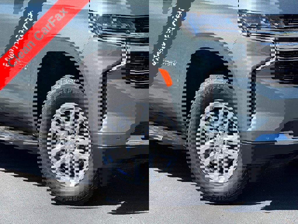 Used 2024 Chevrolet Suburban LT image 5