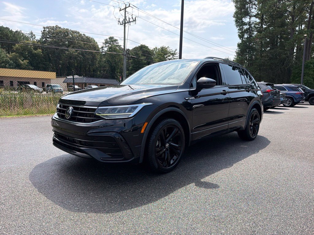 Used 2023 Volkswagen Tiguan SE R-Line FWD image 2