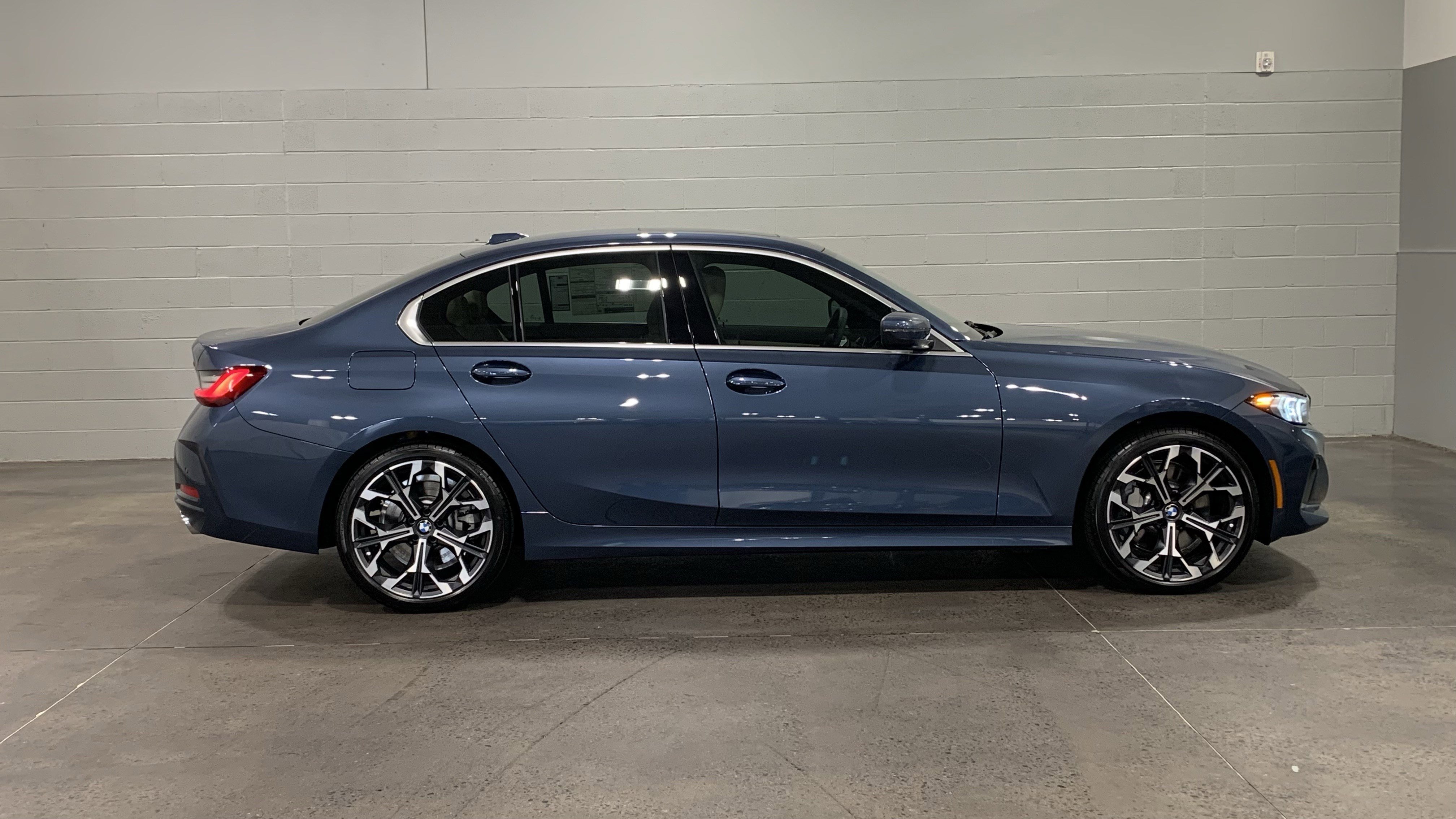 Used 2026 BMW 330i Sedan w/ Premium Package image 9