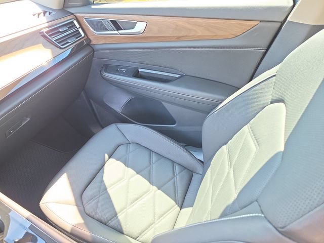 Used 2025 Volkswagen Atlas SE w/ Panoramic Sunroof Package FWD image 16