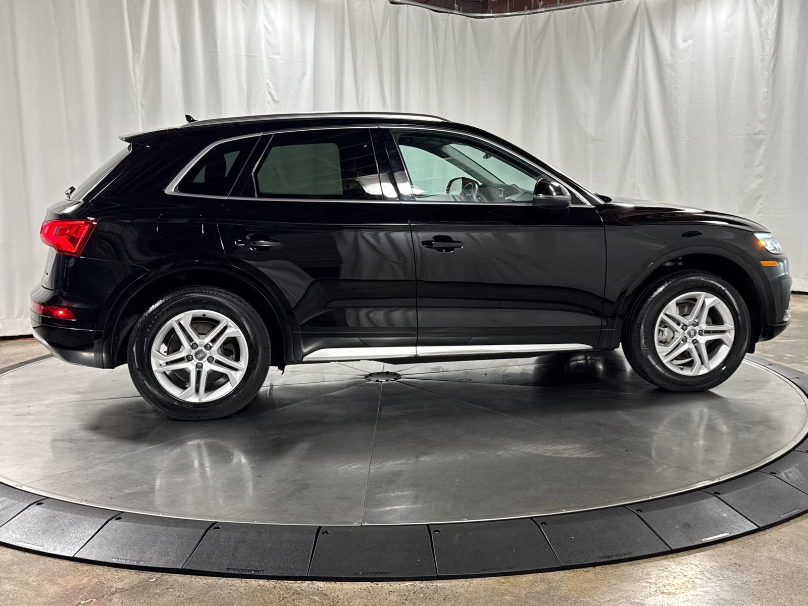 Used 2019 Audi Q5 2.0T Premium w/ Convenience Package AWD/4WD image 6