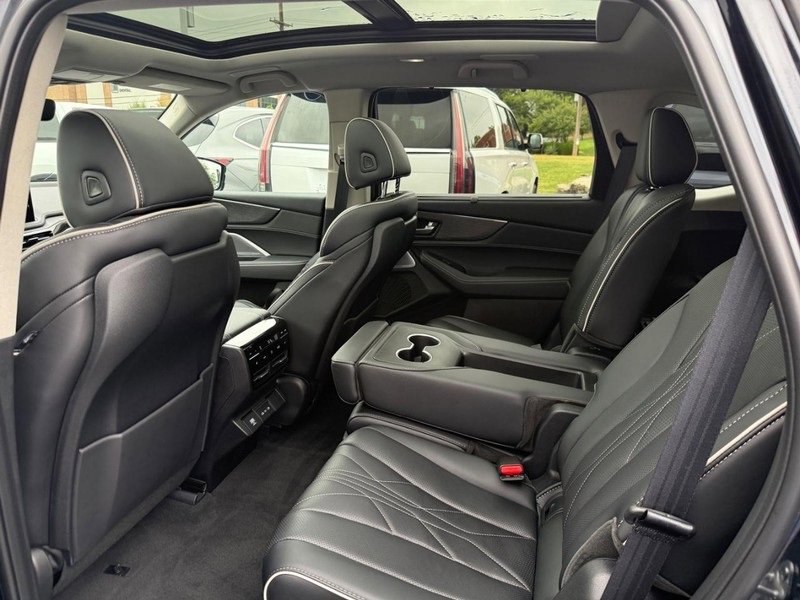 Used 2025 Acura MDX w/ Advance Package image 10