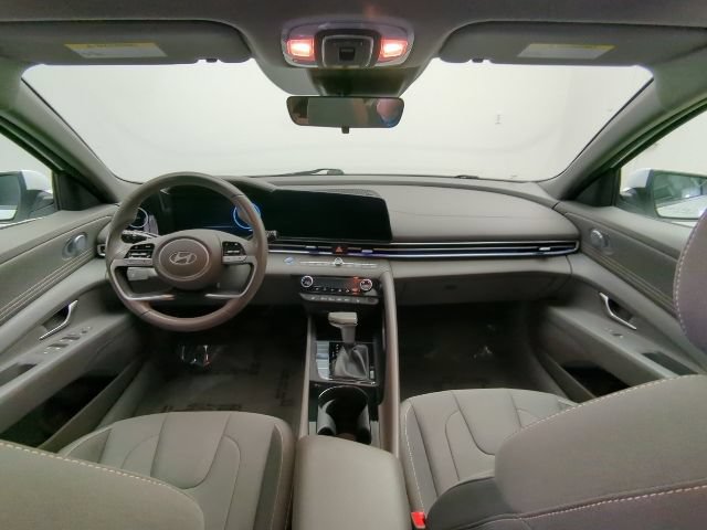 Used 2025 Hyundai Elantra SEL FWD image 21
