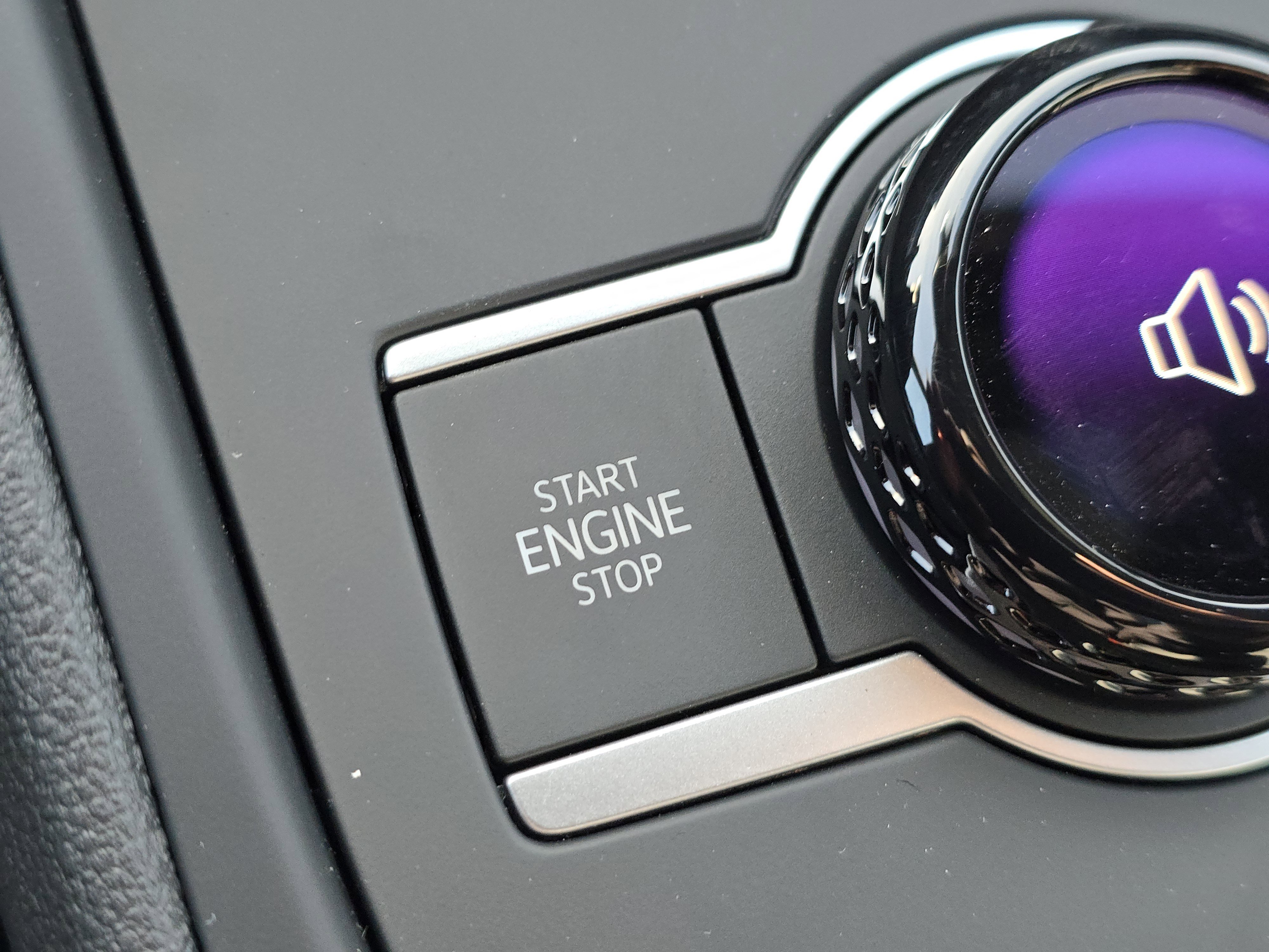 New 2026 Volkswagen Tiguan SE R-Line image 25