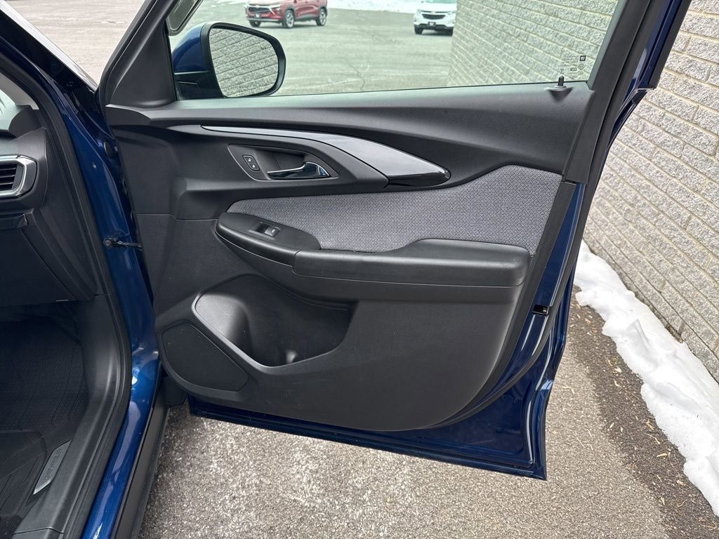 Used 2023 Chevrolet TrailBlazer LT w/ Convenience Package image 8