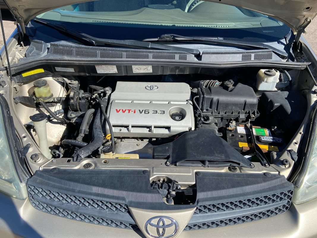 Used 2004 Toyota Sienna LE w/ LE Pkg 12 AWD/4WD image 13