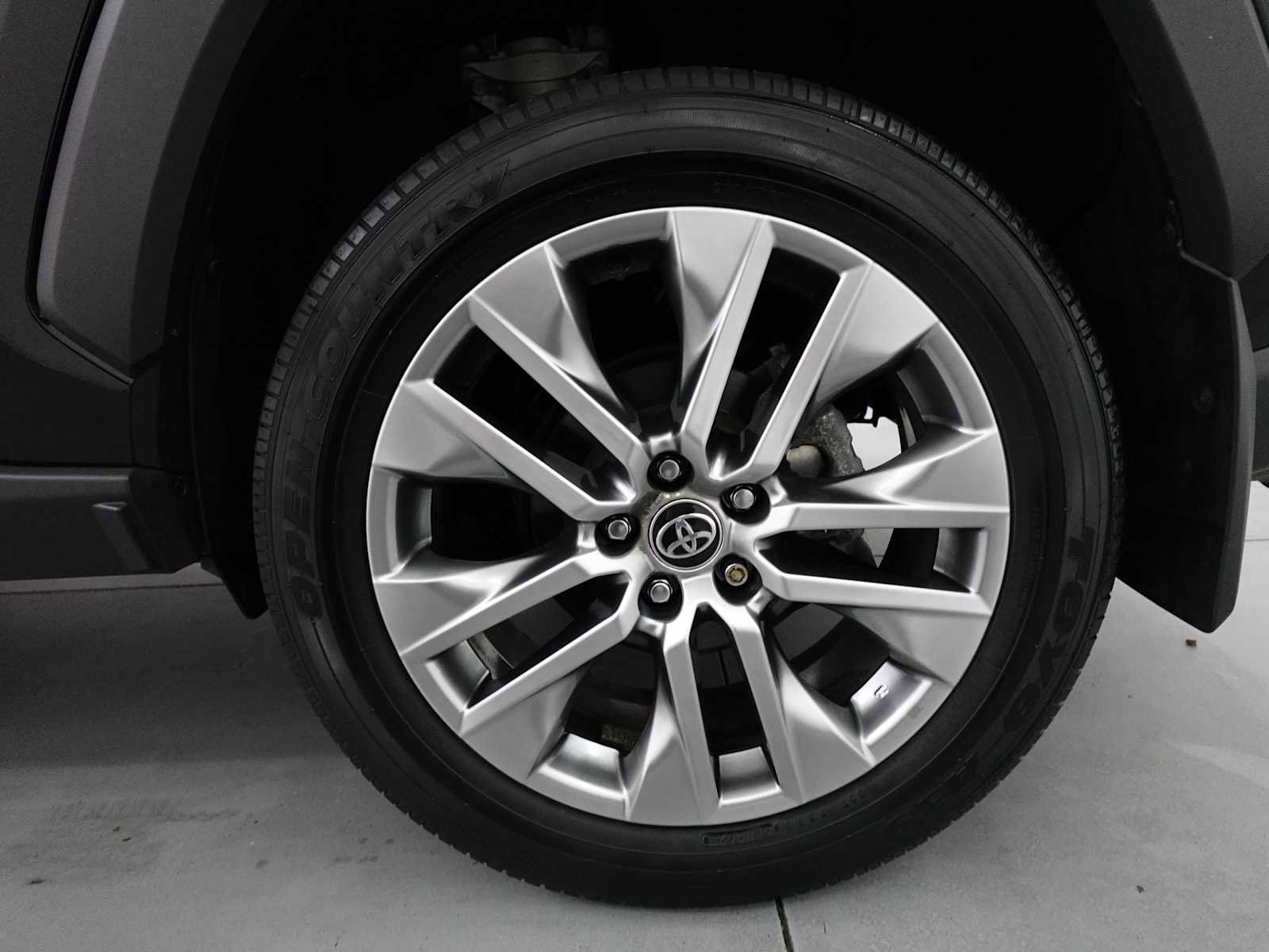 Used 2023 Toyota RAV4 XLE Premium image 9