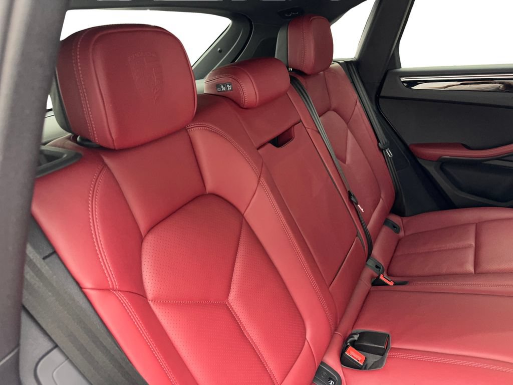 Used 2022 Porsche Macan AWD/4WD image 39