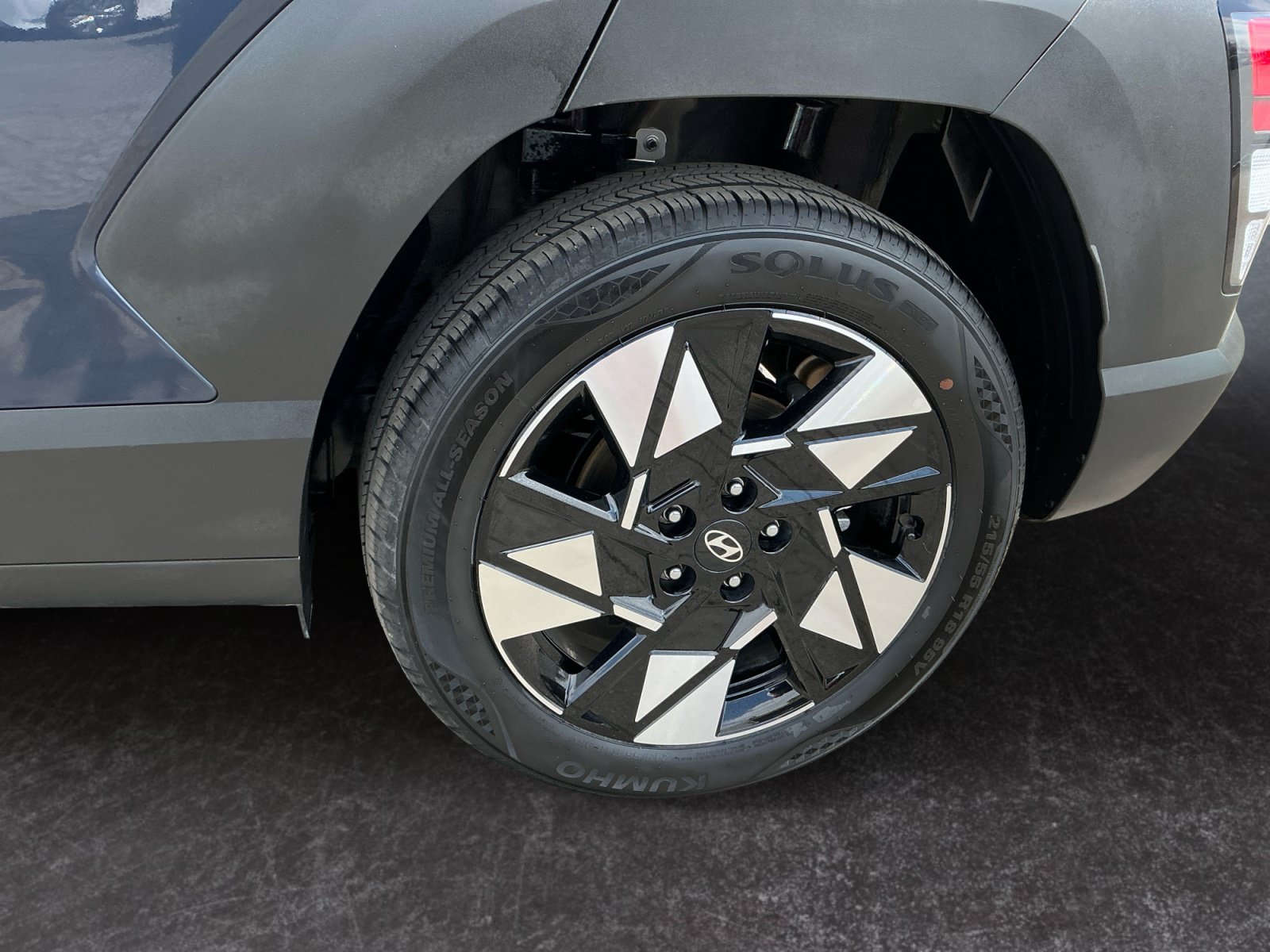 Used 2025 Hyundai Kona SEL FWD image 9