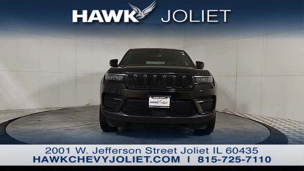 Used 2024 Jeep Grand Cherokee Altitude AWD/4WD image 10