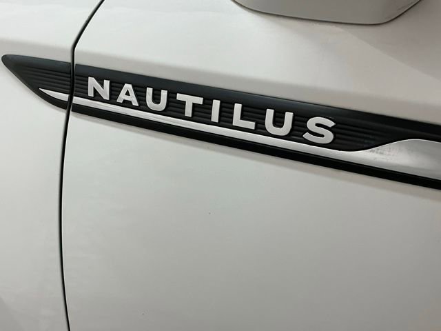 Used 2022 Lincoln Nautilus Reserve w/ Equipment Group 201A image 6