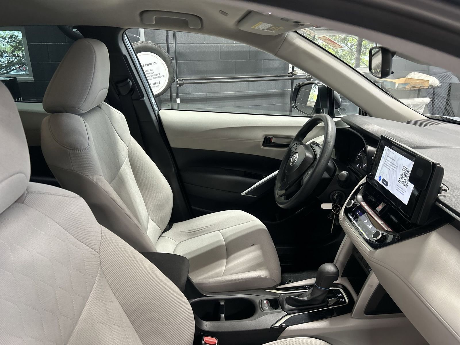 Used 2025 Toyota Corolla Cross L AWD/4WD image 7