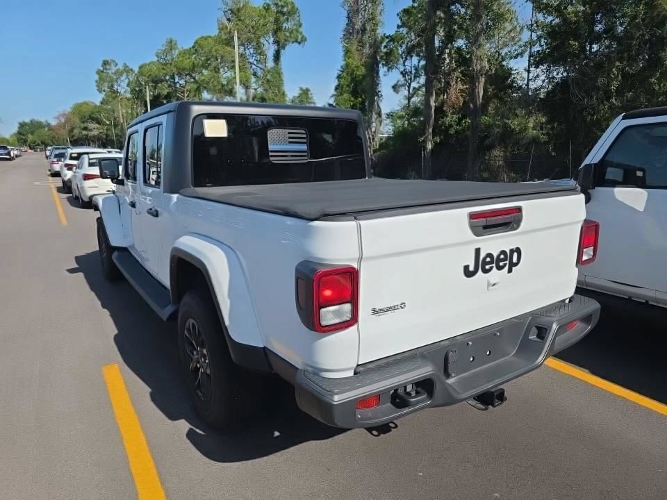 Used 2022 Jeep Gladiator Sport AWD/4WD image 7