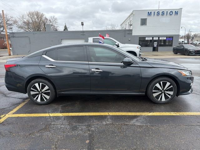 Used 2020 Nissan Altima 2.5 SV image 3