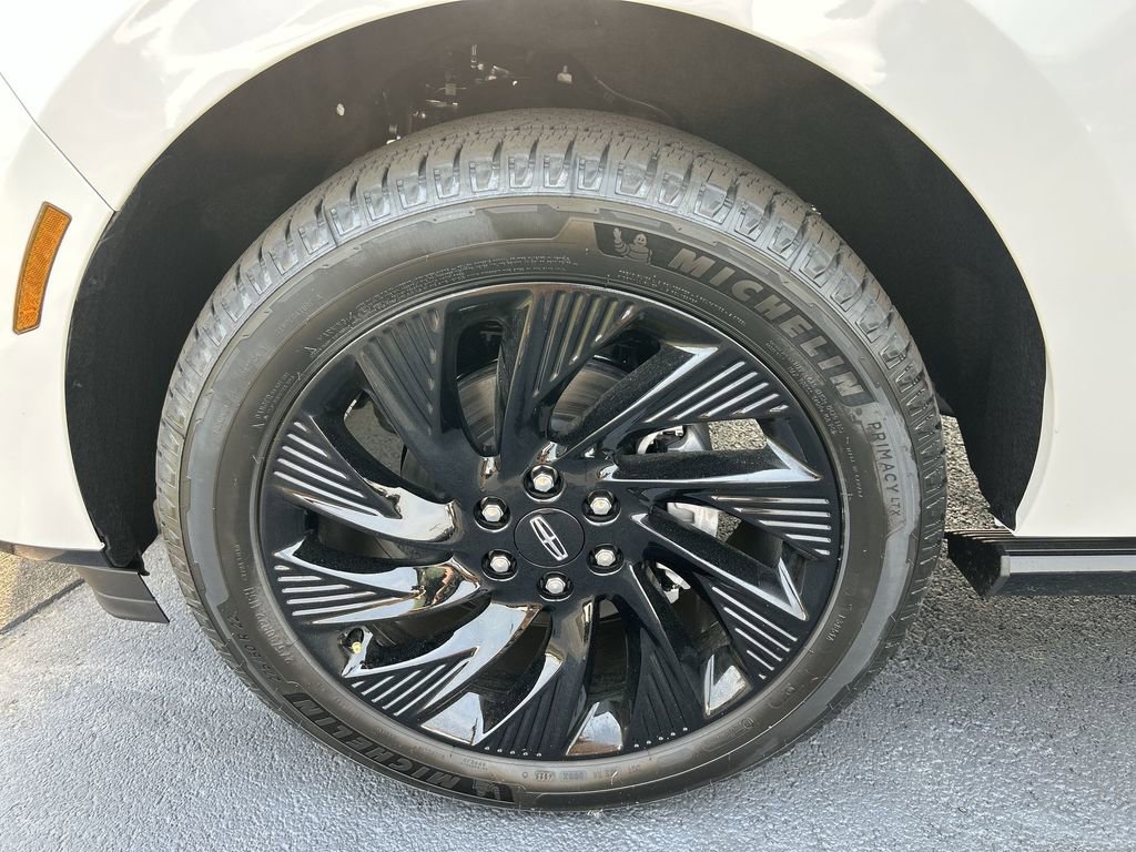 New 2026 Lincoln Navigator L Reserve AWD/4WD image 16