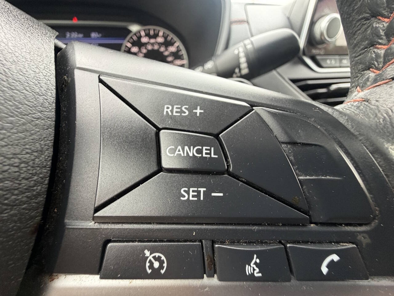 Used 2022 Nissan Altima 2.5 SR w/ Midnight Edition Package FWD image 15