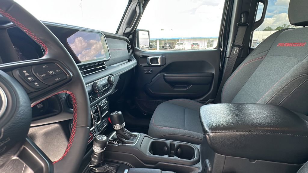 Used 2024 Jeep Wrangler Rubicon image 14