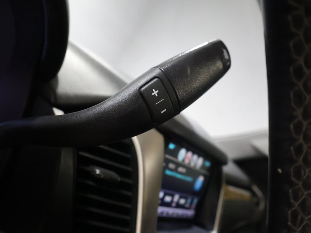 Used 2017 GMC Yukon Denali AWD/4WD image 39